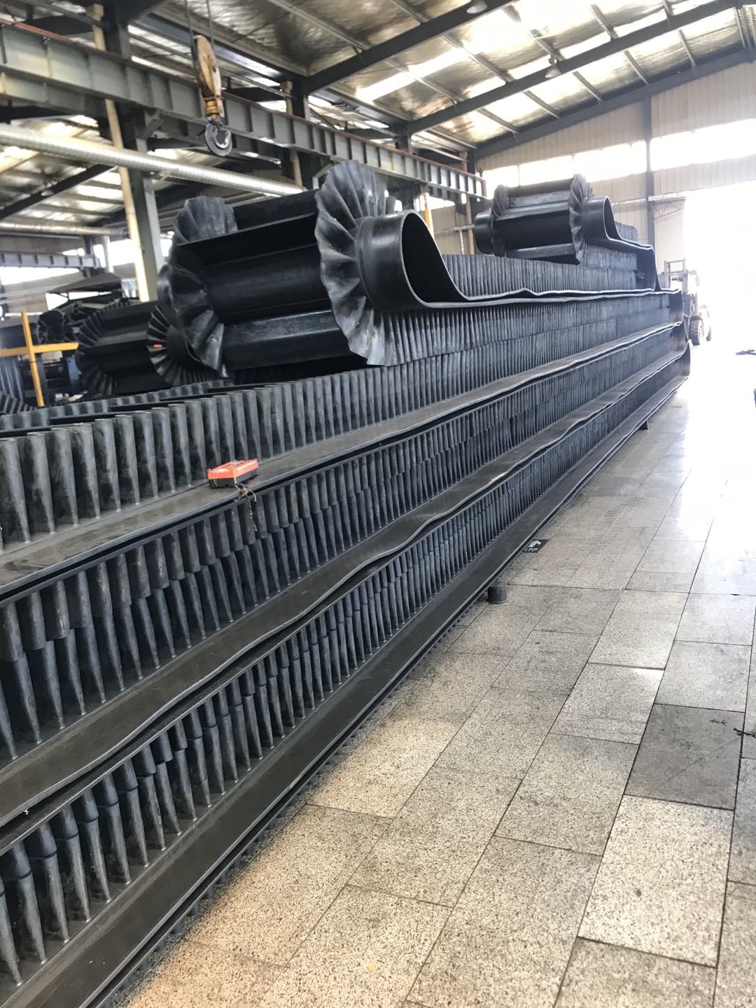 大倾角输送带实物